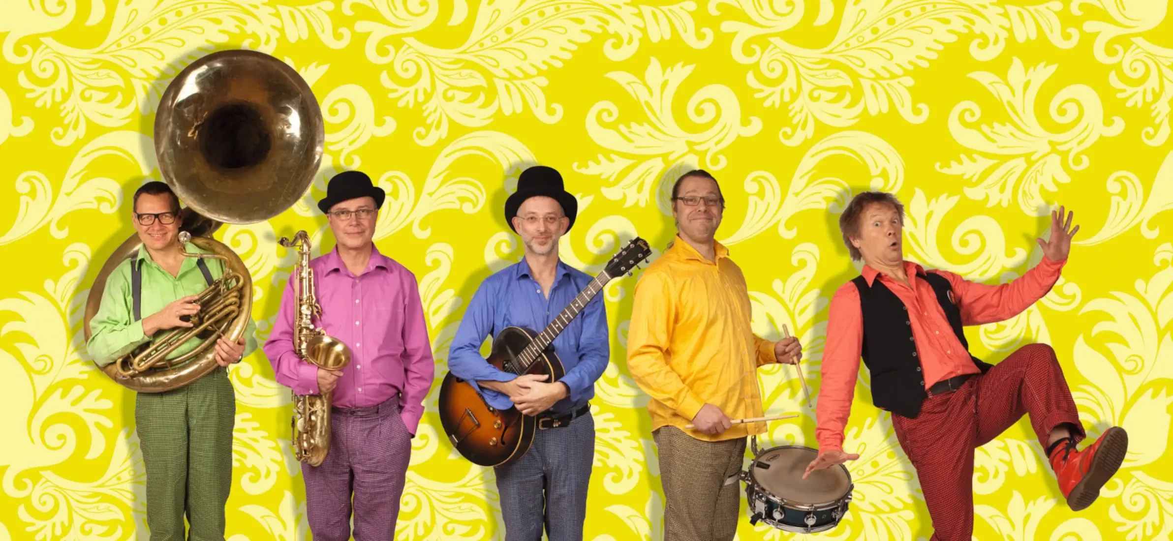 Geraldino – die Kinder- und Jugendband aus Nürnberg mit Tuba, Saxophon, Gitarre und Schlagzeug vor buntem Hintergrund, fröhliche Musik für junge Fans.