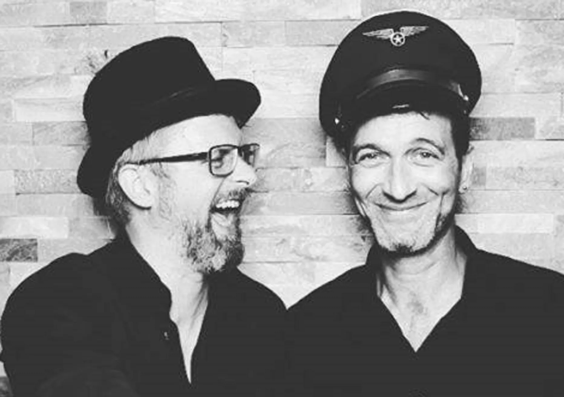Die 2 Musiker der Partyband mix2max bei einer Hochzeit in der Fotobox beim Herrler Gourmet in Beilngries.
