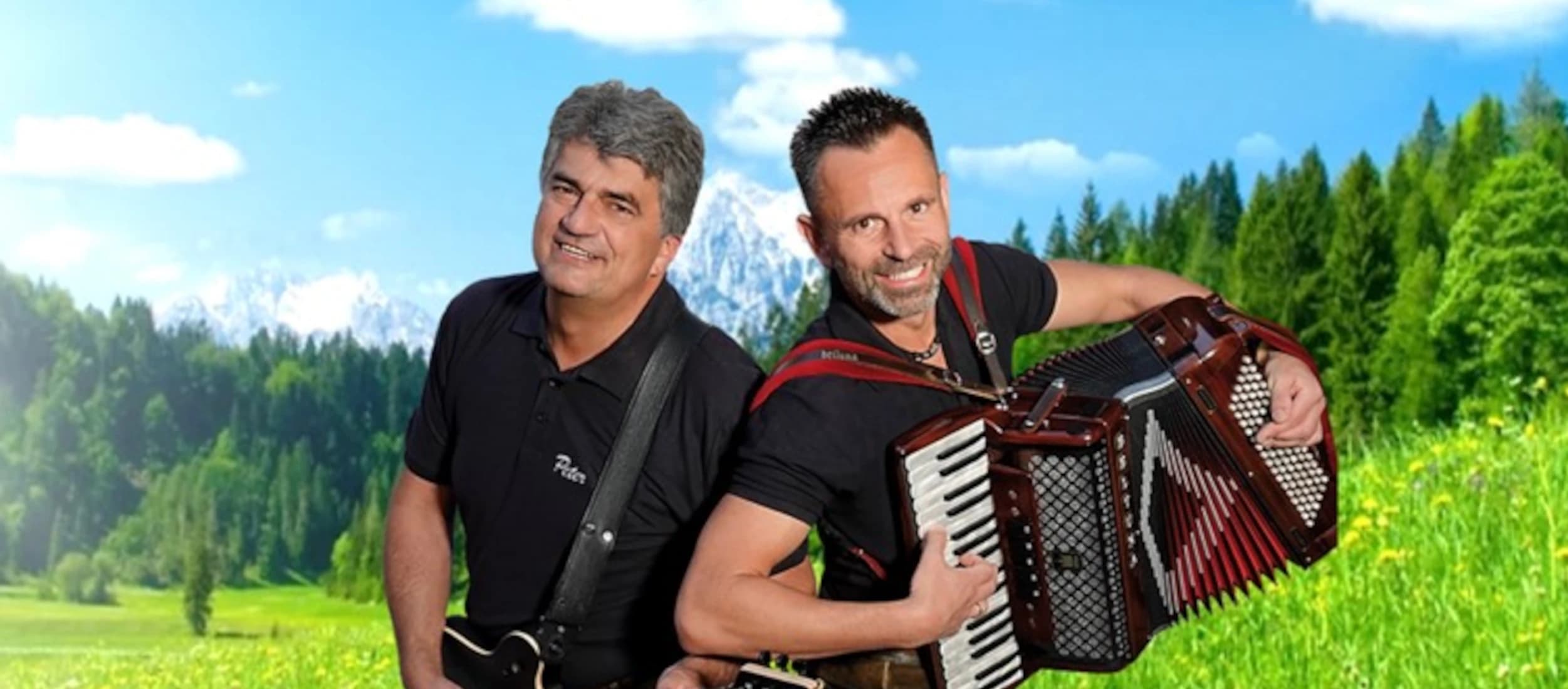 Das Duo Sommerwind – zwei Musiker mit Gitarre und Akkordeon beim Auftritt, bekannt für handgemachte Musik, Humor und gute Stimmung.